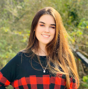 Meet your Posher, Adrianna